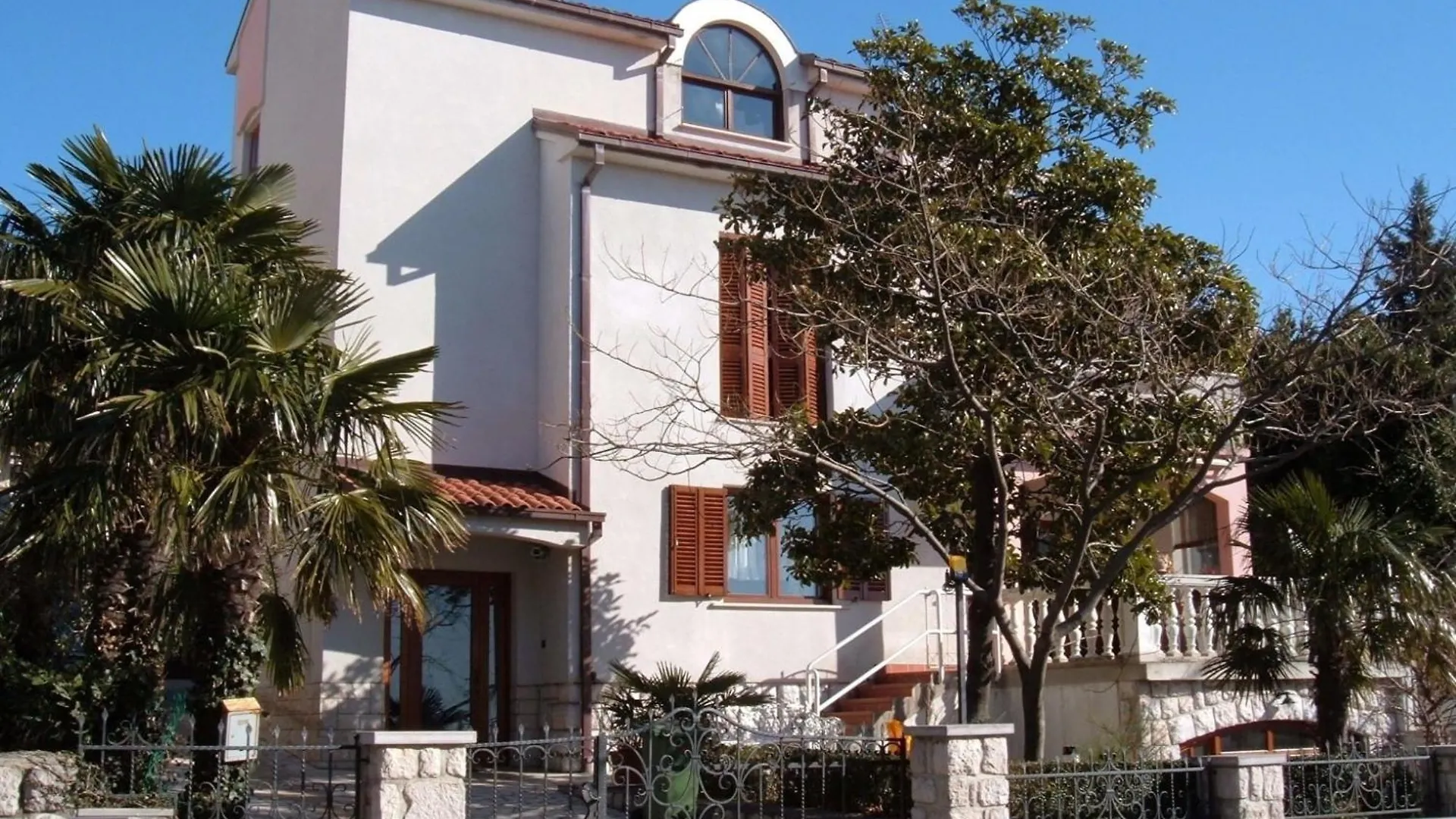 Comfort Beachfront Crikvenica Apartments location